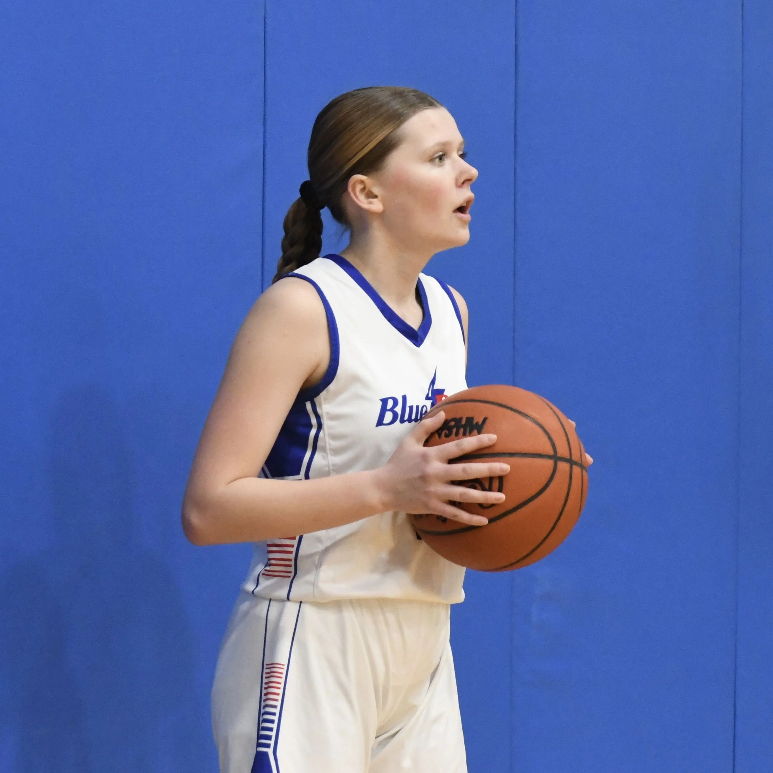 Junior varsity player ready to throw the ball inbounds, looking at her options.