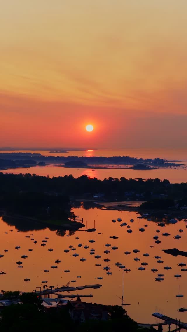 Sunrise is your reminder to pause, breathe, and embrace your divine light 🌻
#dronevideo #goldenhour #spirtuality #beautifuldestinations #dronepilot #nature #dronephoto #sunrise #Dji #mavic4pro