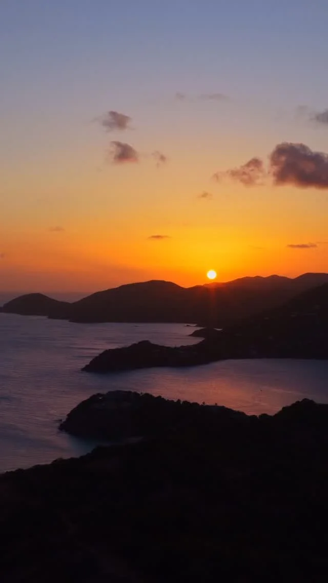 Golden Dip 🌄
Phase - Sun Touch (once the sun lands on the horizon)
There’s something so beautiful about the way the sun lands slowly on the silhouette of the mountain and dips behind the horizon.
Because the landscape was so large, I had