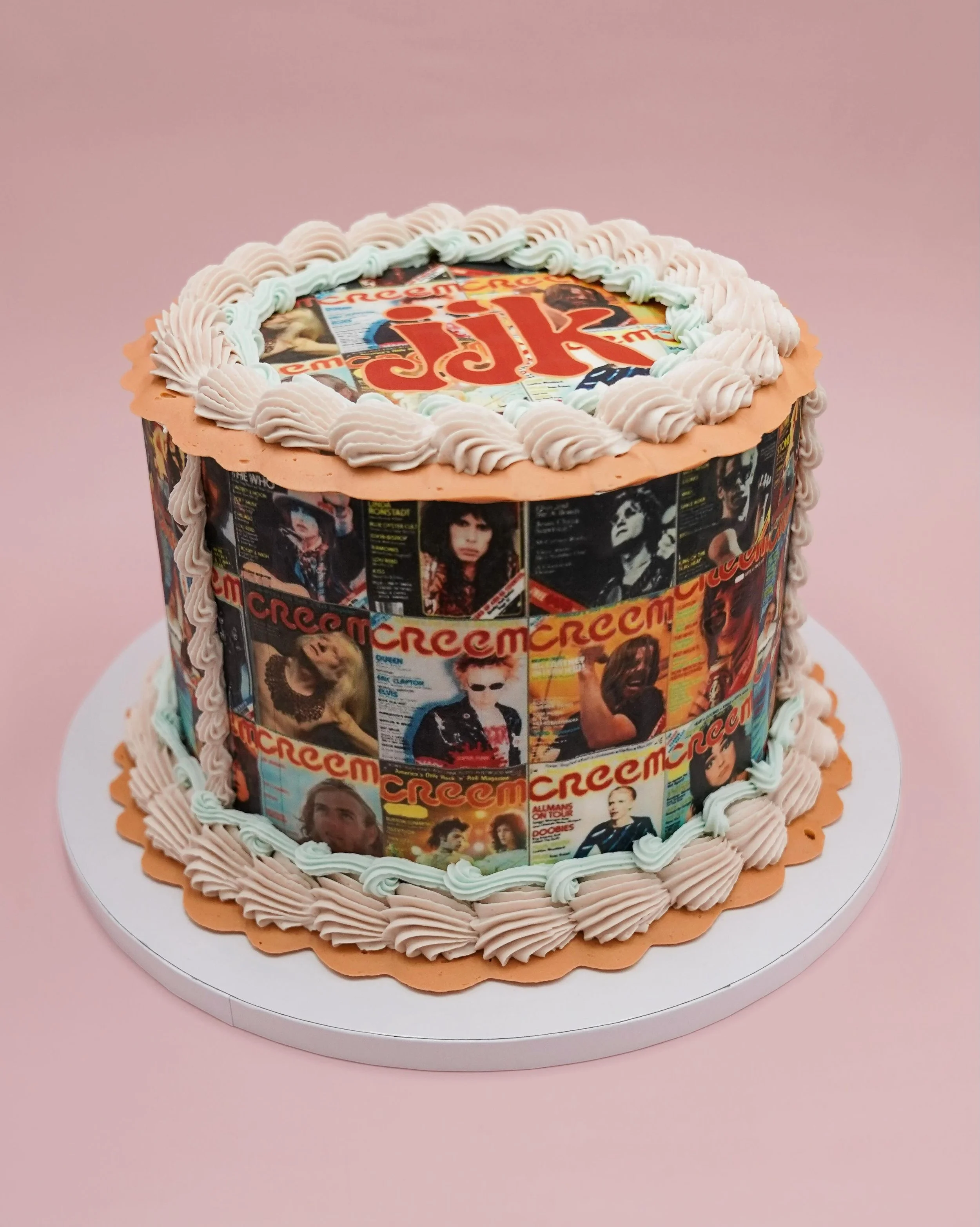 @creemmag but make it cake w a custom monogram 🎸 
-
Planner: @wegmanevents 
-
@colour.mill custom mixed cream, burnt orange and light teal
@paper2eat icing sheets