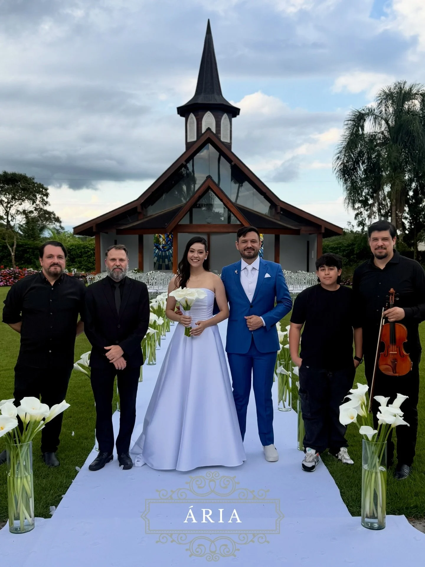 Bel&iacute;ssimo Casamento de @viviananunes_ &amp; @jondtn #joinville #violino #casamentos #noivas #casamentosjoinville noivasjoinville violinista noiva violinojoinville ariartemusica hemerocallis