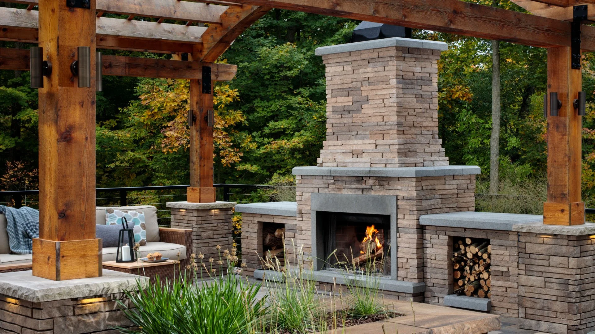 OutdoorKitchens_Fireplace_alt_003.jpg