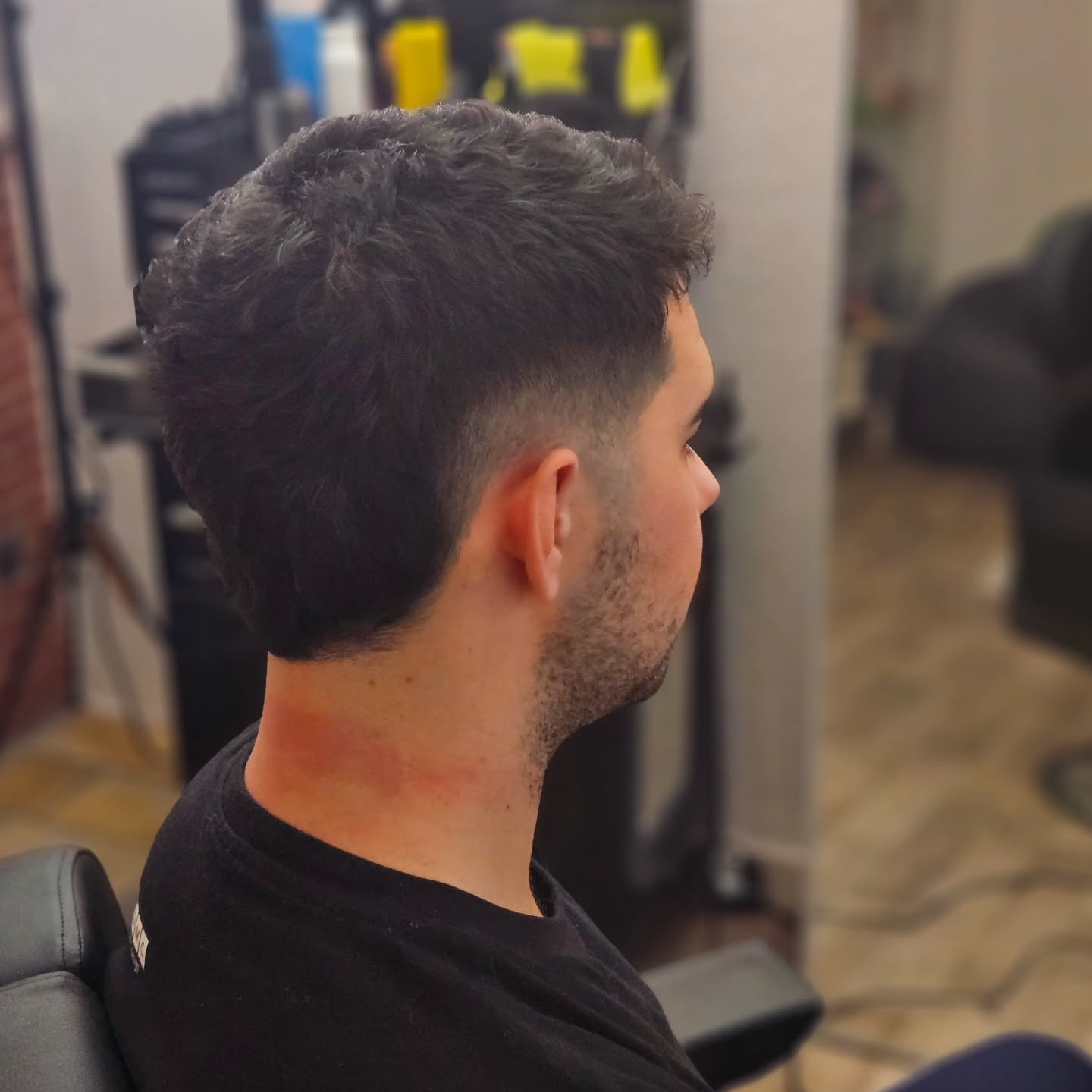 Xx... MULLET ...xX

@r.pena_1

Rendez-vous | Appointment

www.nomadusbarber.com

#barbershop
#barber
#brussels 
#fade 
#mensstyle 
#grooming 
#hair 
#barbeiro 
#haircut 
#buzzcut 
#mullet
#nomadusbarberstudio
#barcelos
#taper
#degrade