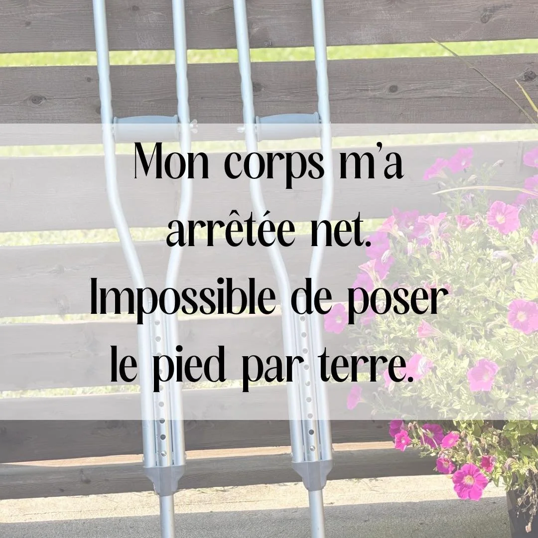 🦶 𝐅𝐚𝐬𝐜𝐢𝐢𝐭𝐞 𝐩𝐥𝐚𝐧𝐭𝐚𝐢𝐫𝐞 𝐭𝐫𝐚𝐮𝐦𝐚𝐭𝐢𝐪𝐮𝐞.
Deux mots qui font mal&hellip; mais aussi qui m&rsquo;invitent &agrave; ralentir.

J&rsquo;ai saut&eacute; &mdash; litt&eacute;ralement &mdash; dans quelque chose.
Mon corps m&rsquo;a arr