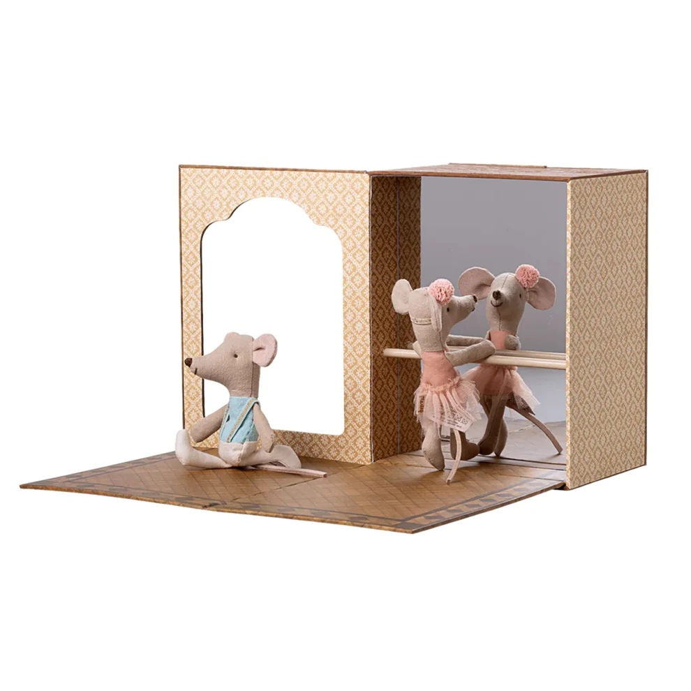 Maileg-Dance-Mouse-Siblings-Dance-Studio-1..jpg