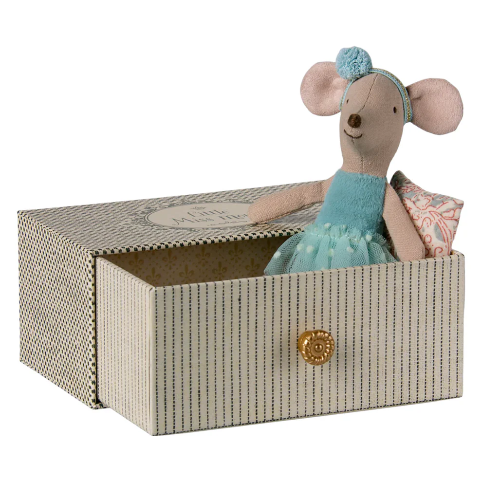 Maileg-dance- mouse-little-sister-in-day-bed .jpg