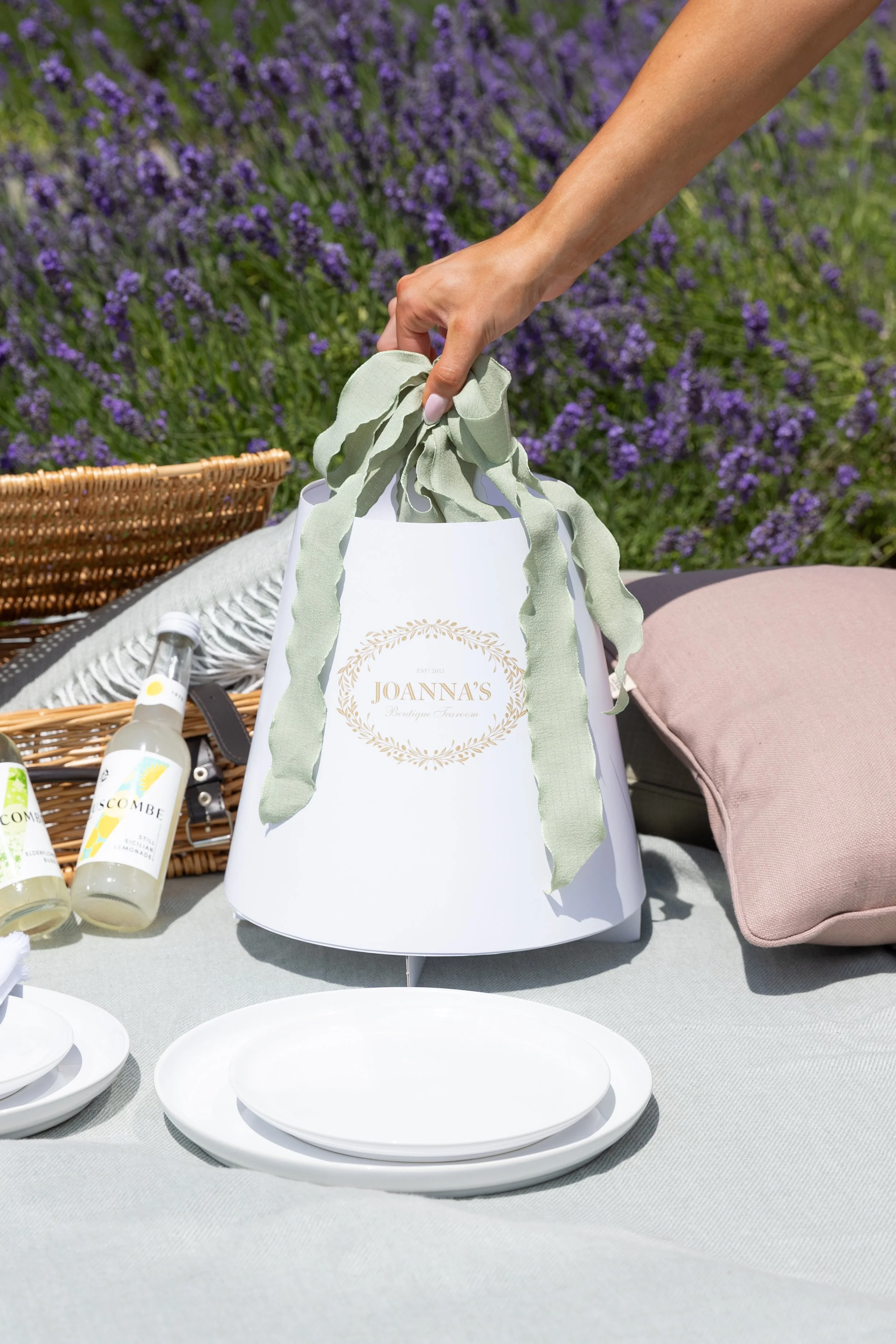 Takeaway Afternoon Tea Stand.jpg