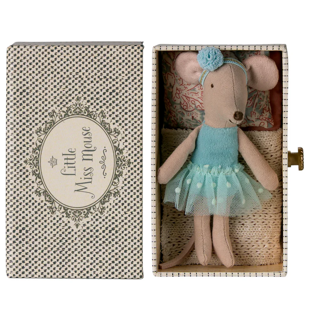 Maileg-little-sister-dance-mouse-in-day-bed.jpg