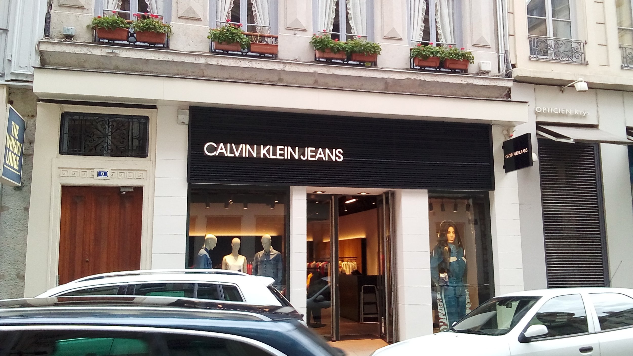 Rénovation façade magasin Lyon.jpg