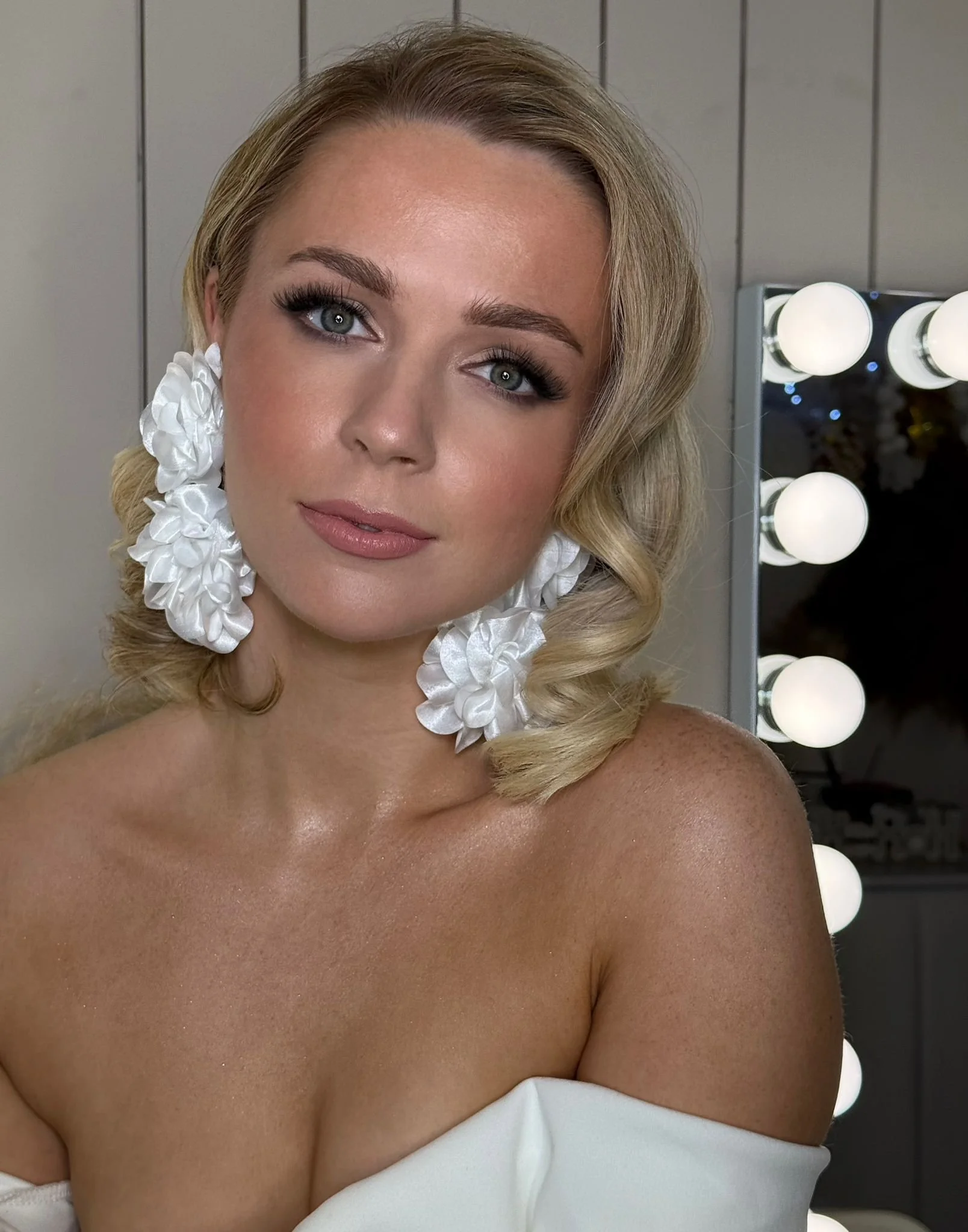 Vintage soft glam makeup