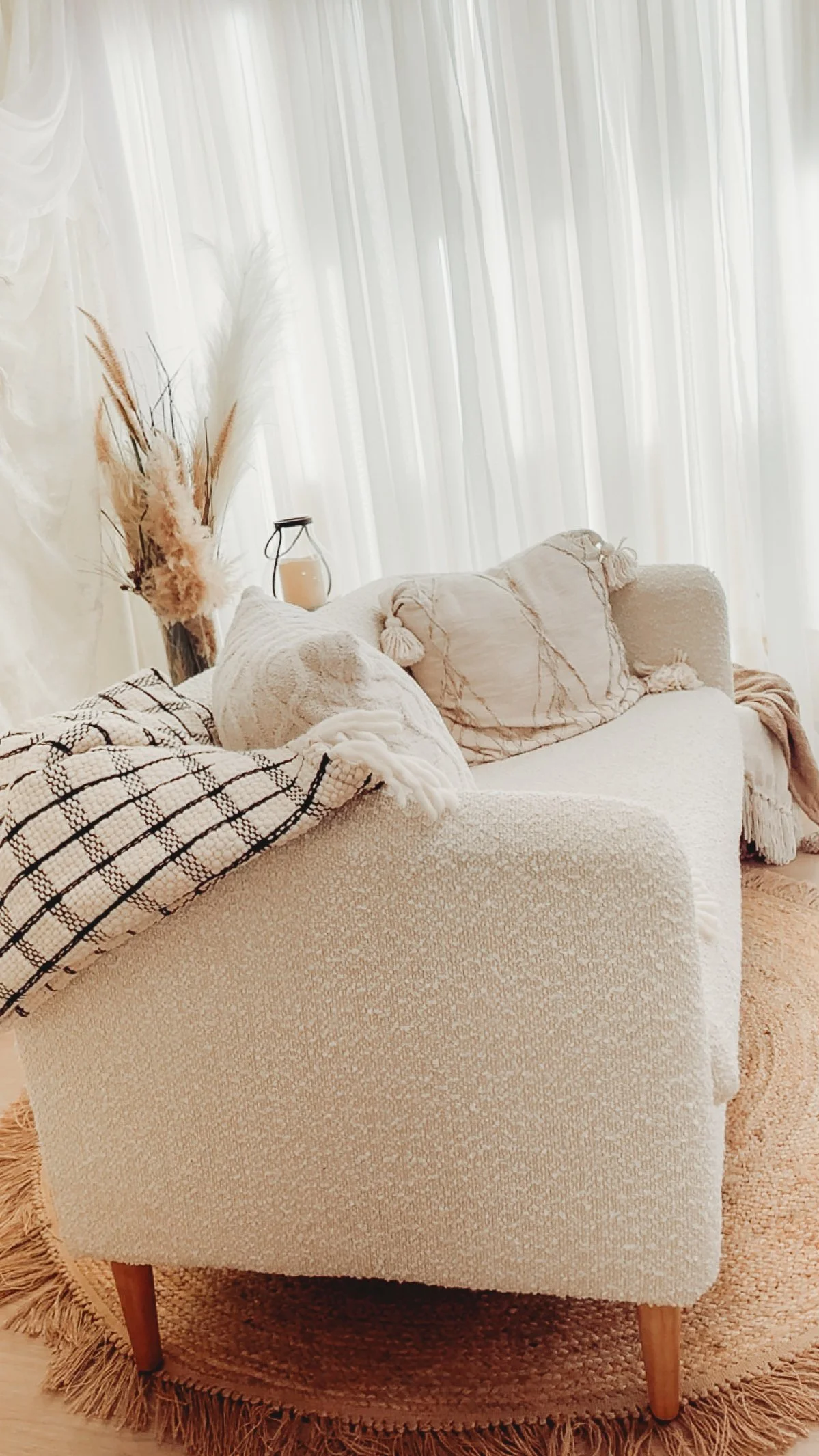 boho-sideview-couch-pampas-light-studio.jpg