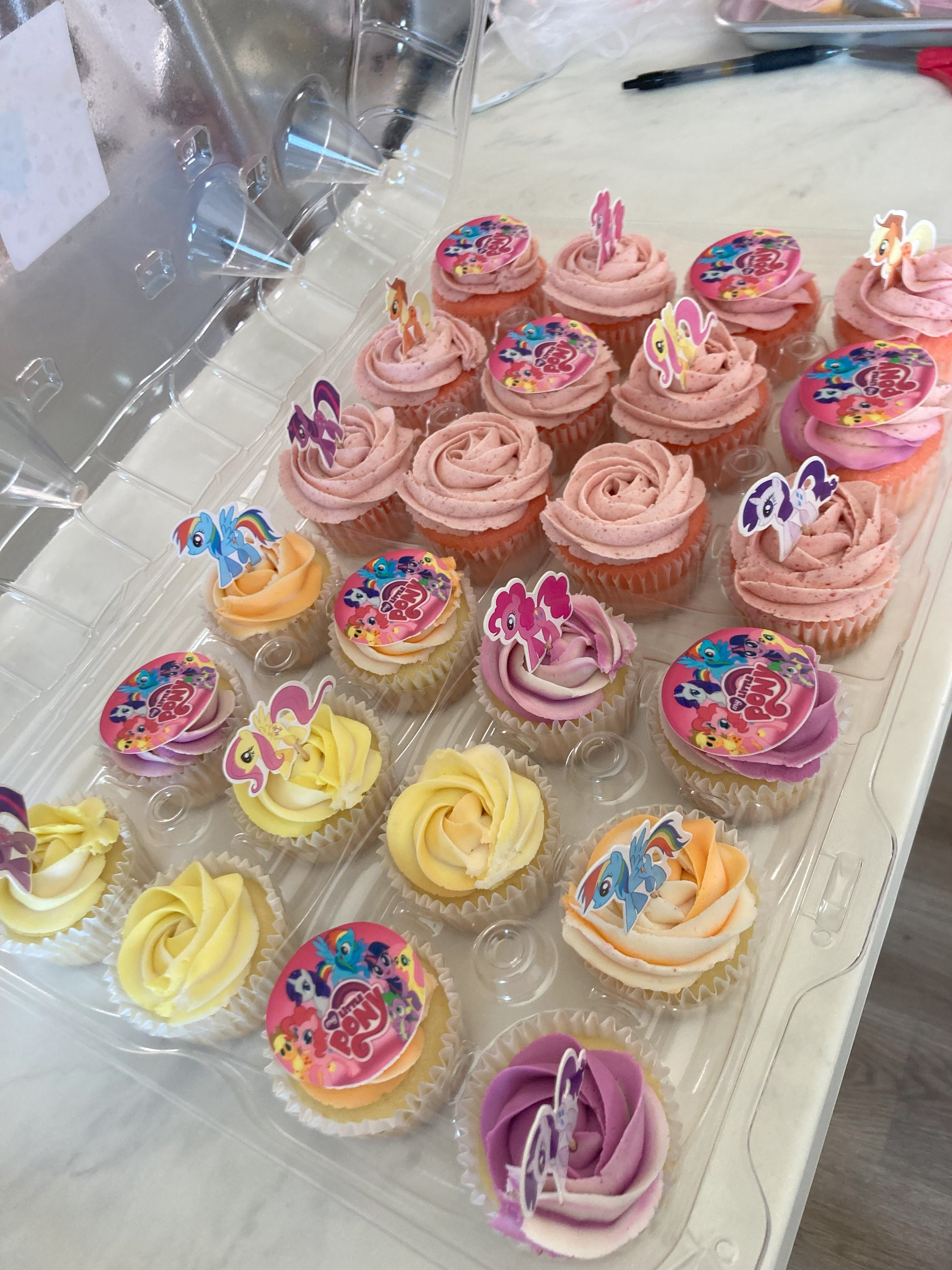 Vanilla & Strawberry Cupcakes