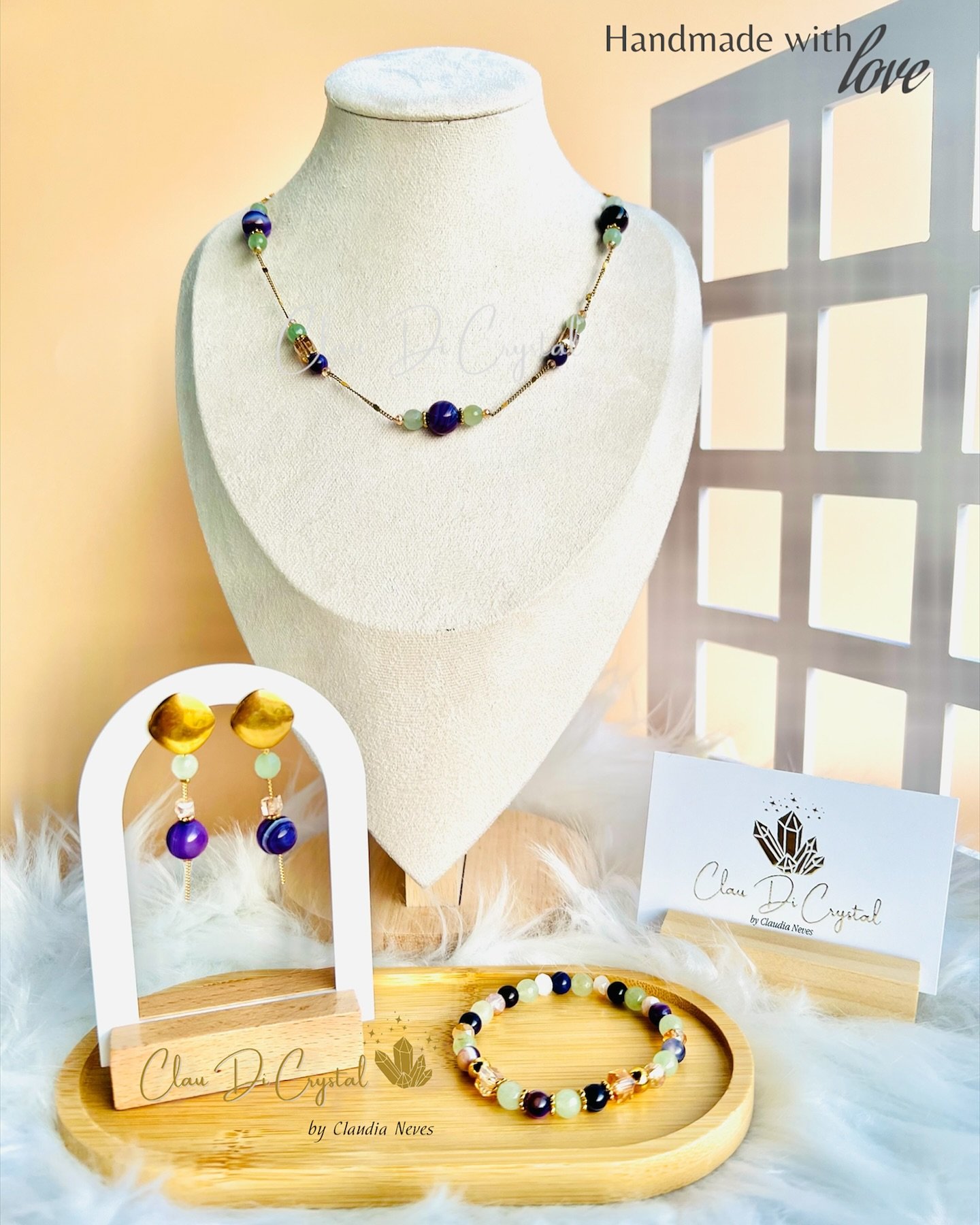 🌿💜 Forest Light chegou para iluminar o teu estilo com harmonia e mistério.
A combinação da Ágata Roxa com a Aventurina Verde traz um equilíbrio poderoso entre intuição e frescura – como um pass