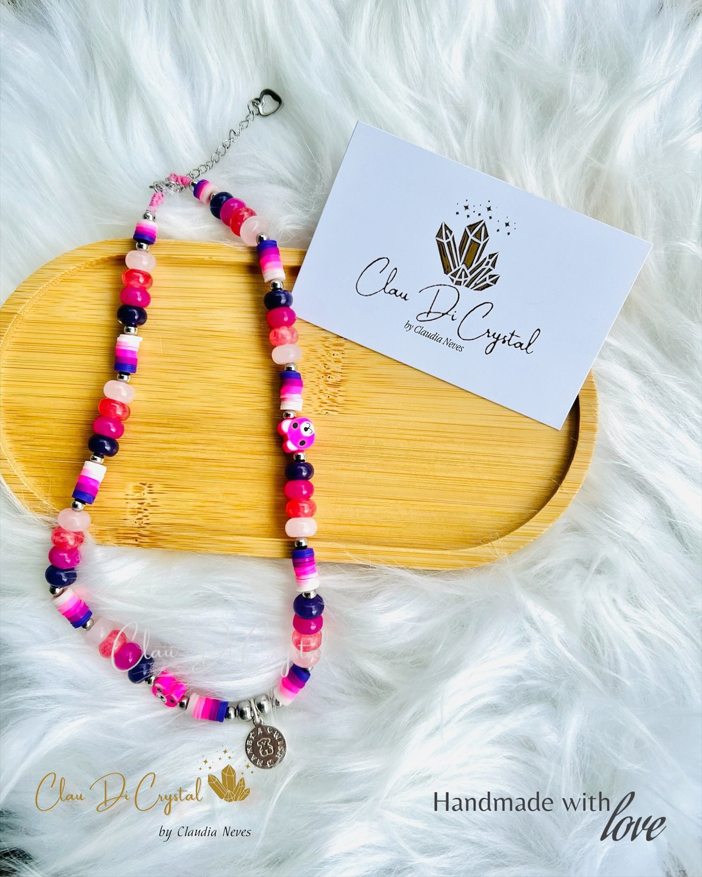 Pedidos especiais, realizados com carinho ✨
Um agradecimento especial à minha querida cliente pela confiança, pelo carinho e por apoiar o meu trabalho.
Desafio aceite e o resultado ficou simplesmente espetacular! 💖
Criar este colar in