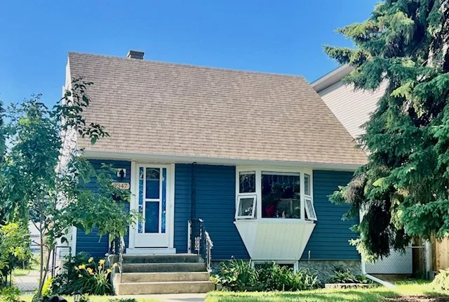 Mitten Regatta Blue Siding