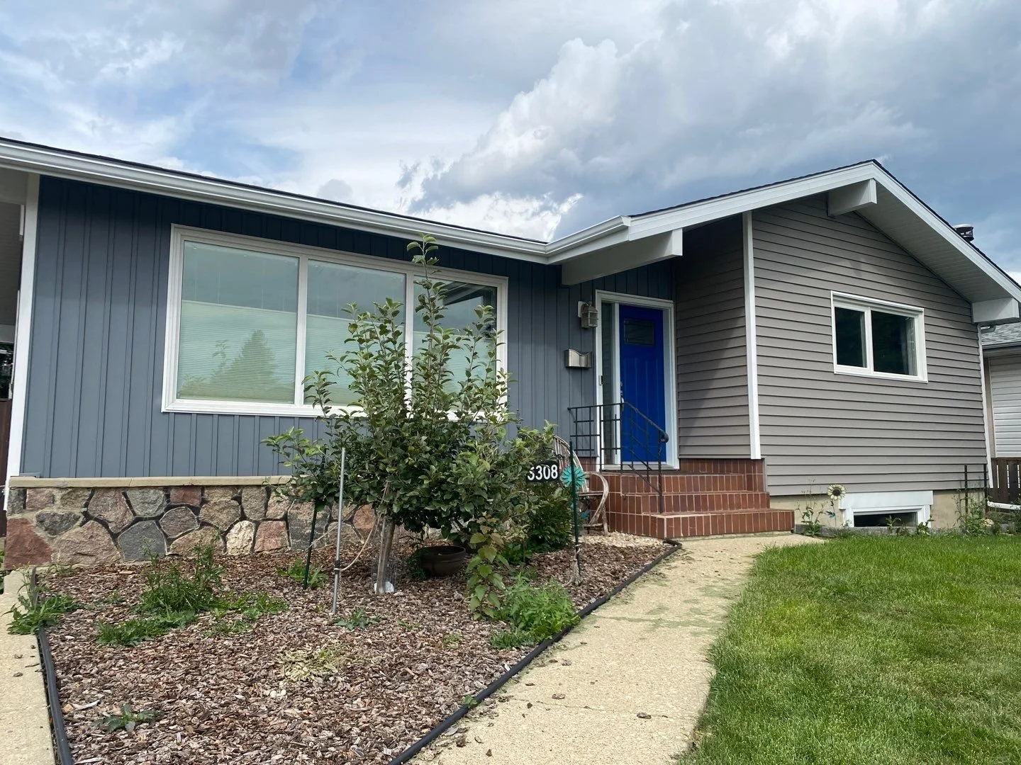 Royal vinyl siding installed on an Edmonton bungalow