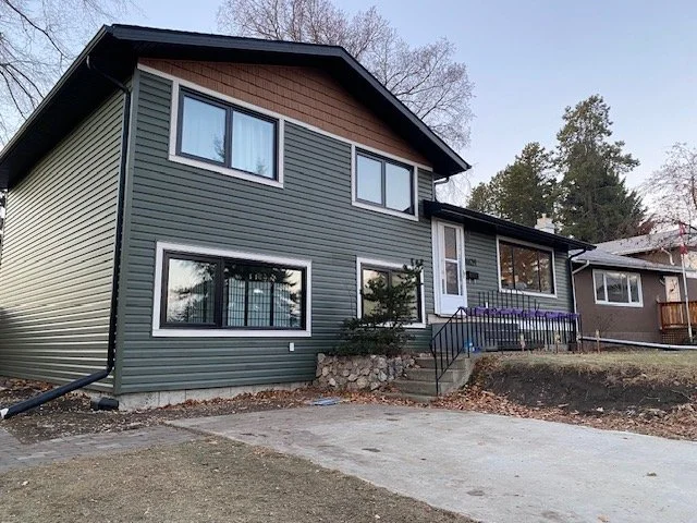 Mitten Muskoka Green Siding