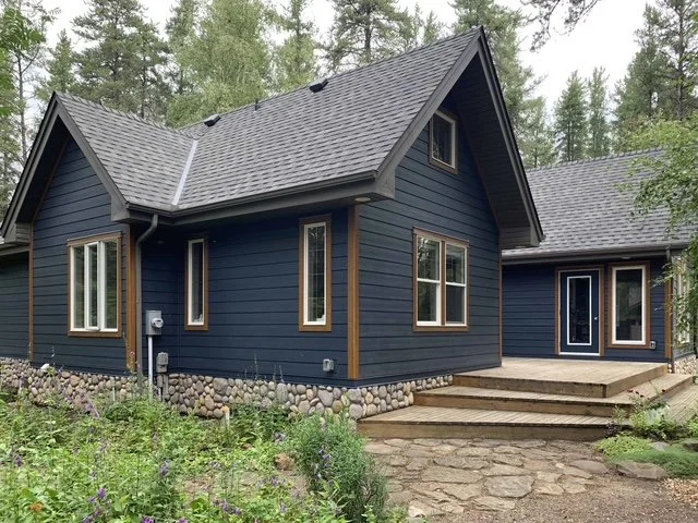 Deep Ocean Hardie Plank Installed on a quaint looking Edmonton home