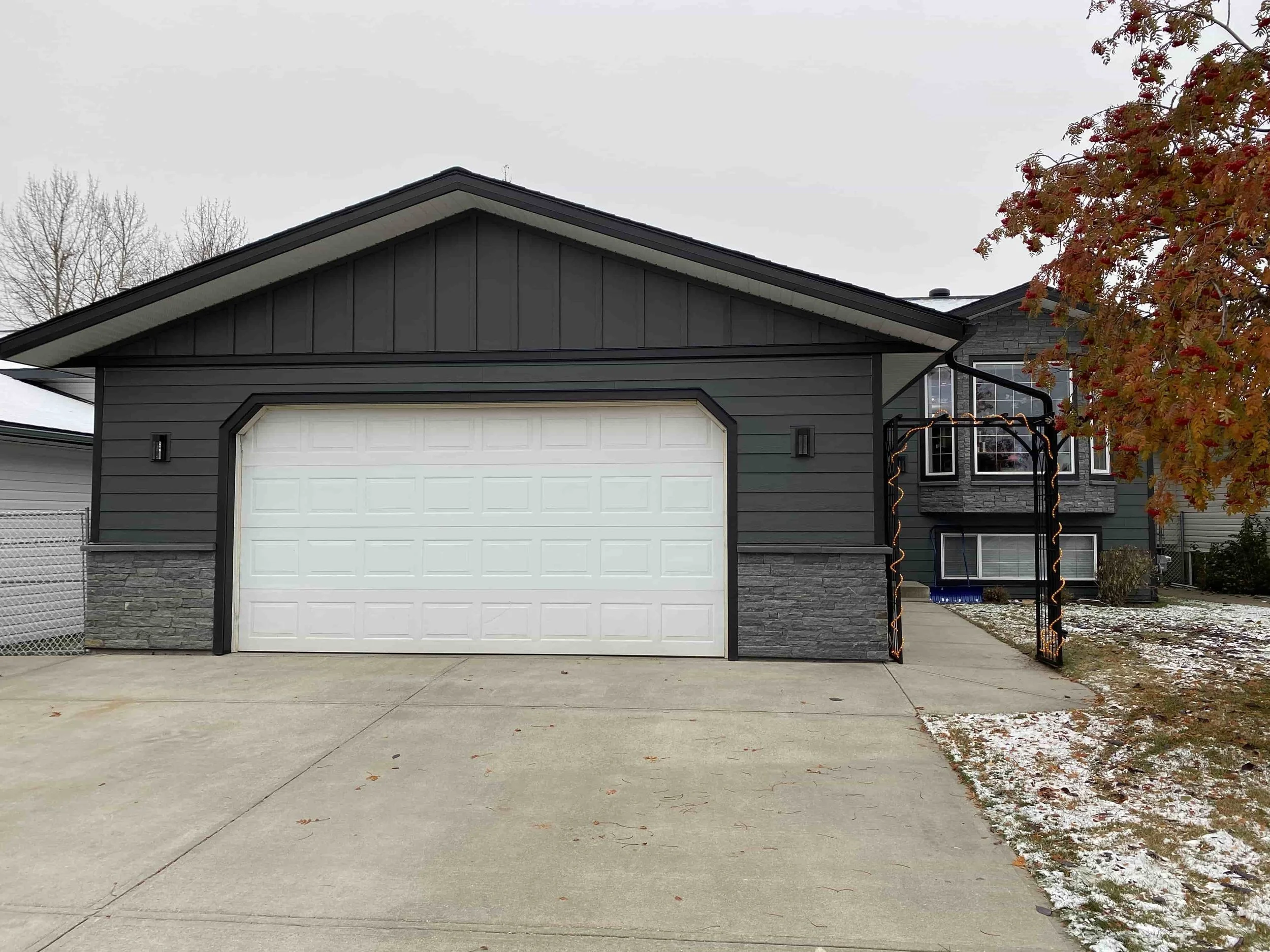 Iron Gray Hardie Plank.jpg