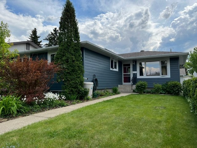Edmonton Bungalow with New Hardie Siding in Evening Blue