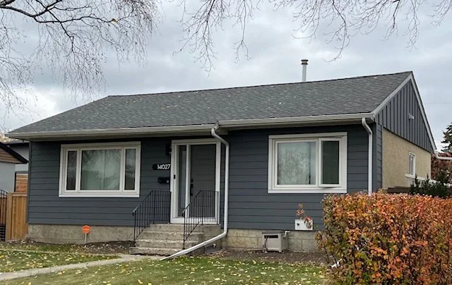Bungalow with Hardie Plank in Night Gray Edmonton