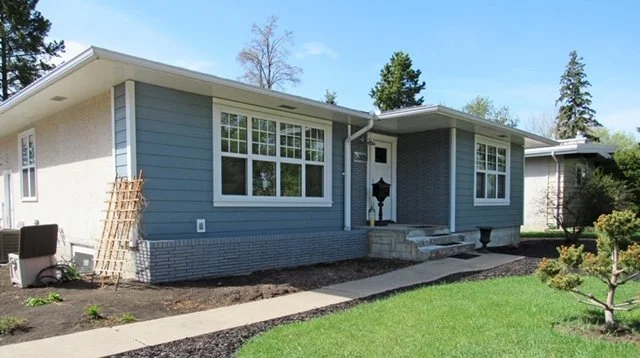 Hardie Plank in Boothbay Blue on the front of an Edmonton bungalow.