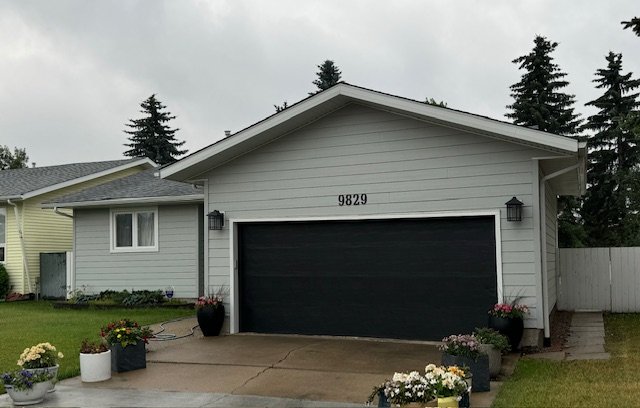 Light Mist Hardie Plank Home in Edmonton