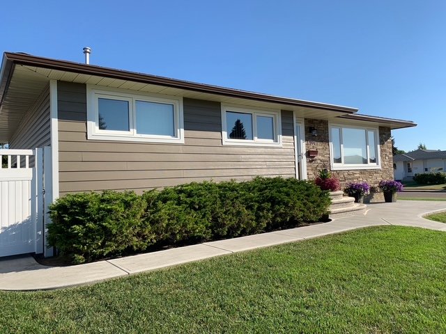 James Hardie Timber Bark Hardie Board on Edmonton bungalow