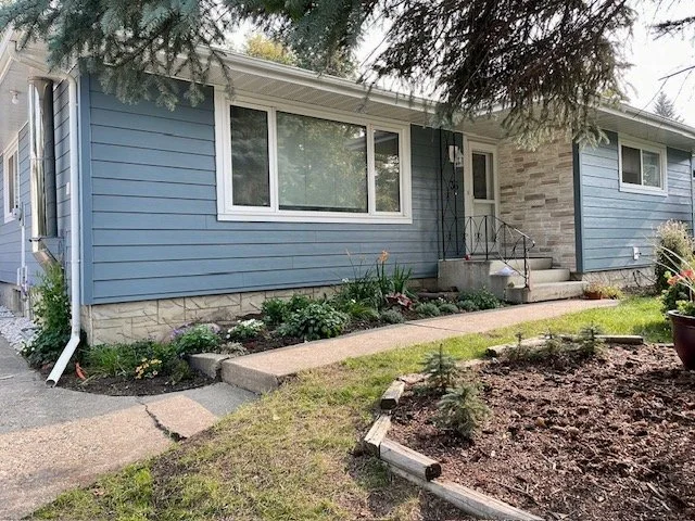 Beautiful Edmonton bungalow re-sided with hardie board in the colour Boothbay Blue.