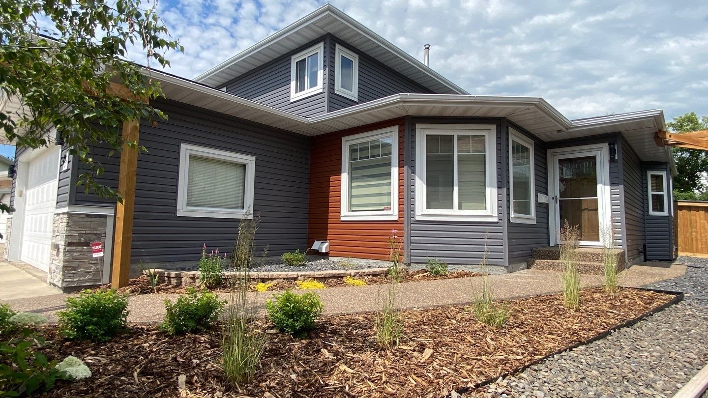 Mitten Arctic Grey and Burnt Sienna vinyl siding on a renovation project in St Albert AB.
