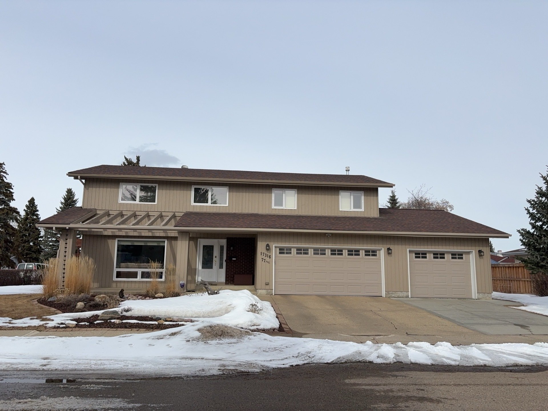siding-before-replacement-edmonton-ab.jpg