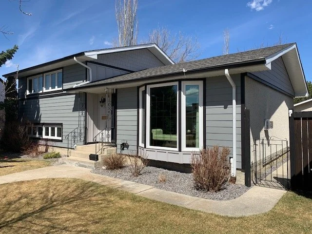 Gray Slate Hardie Plank with Pearl Gray accents Edmonton