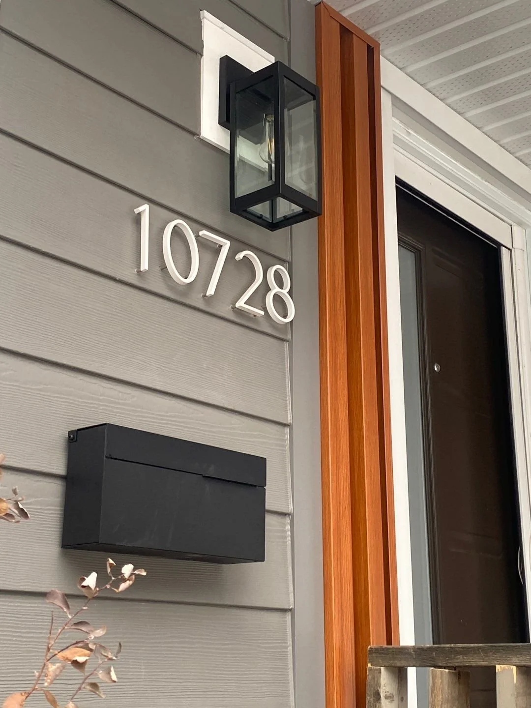 Close up image of Aged Pewter Hardie siding with a Lux Panel accent at the front door.