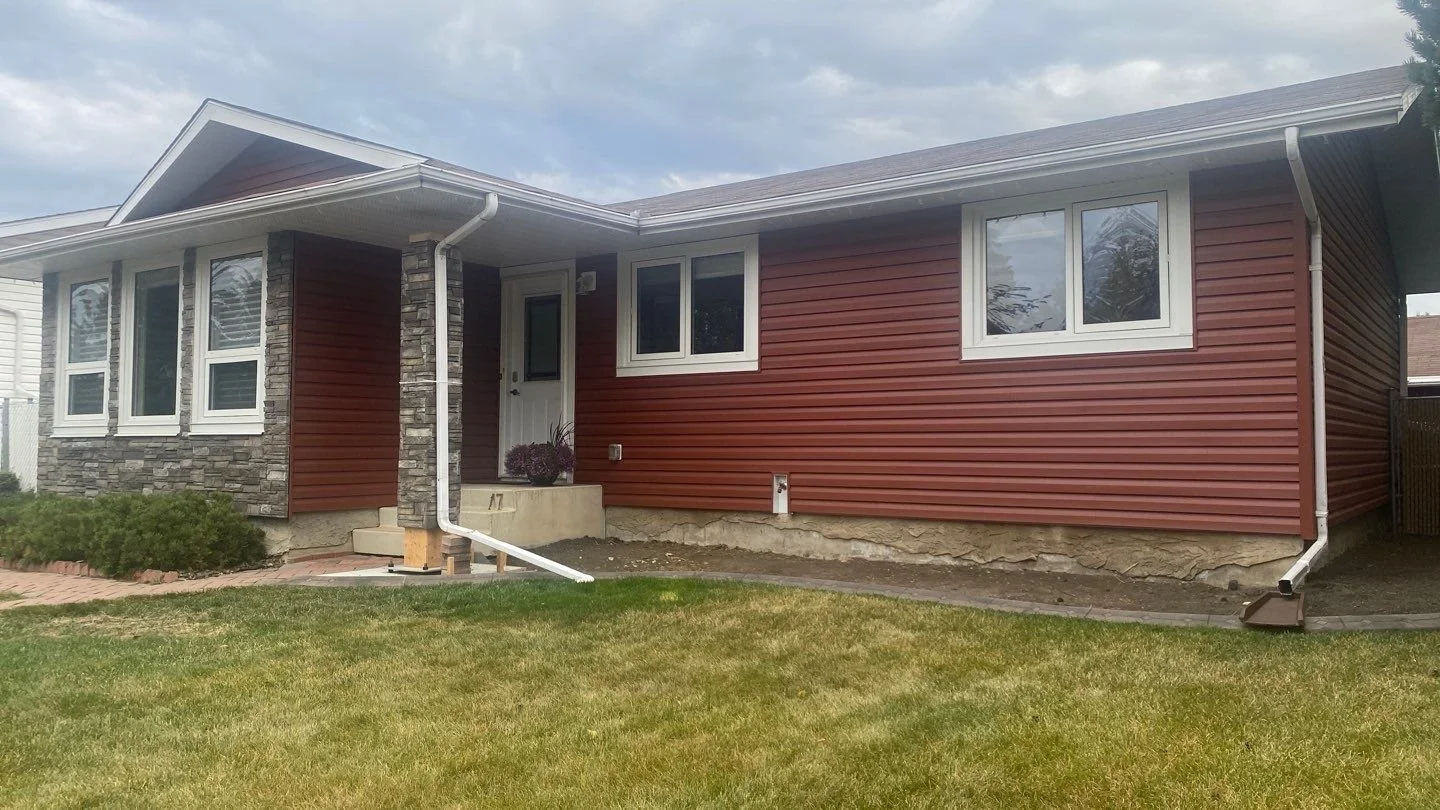 Royal Redwood Vinyl Siding.JPEG