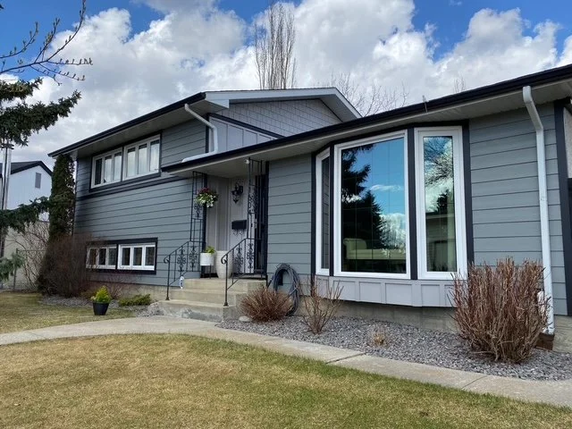 Gray Slate Hardie Plank with Pearl Gray Hardie Accents