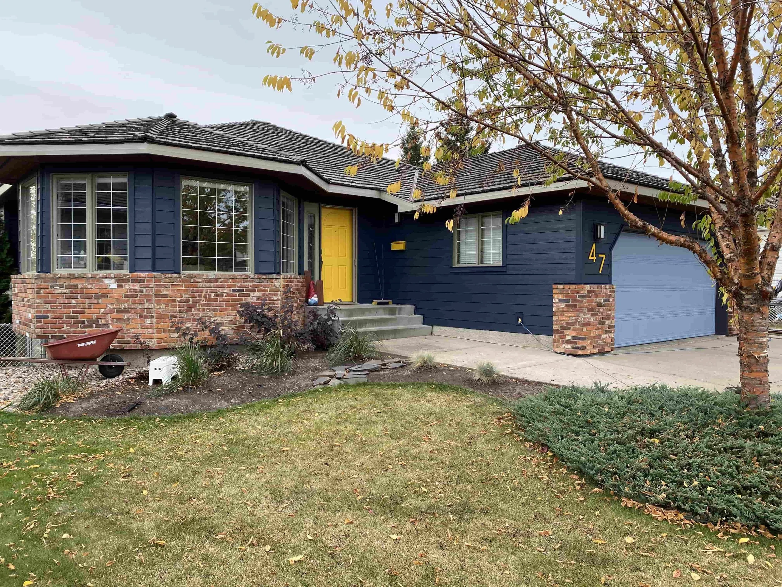 Deep Ocean Hardie Plank, Stained Cedar Soffits