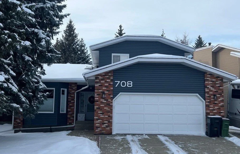 Mitten Sapphire Blue Siding