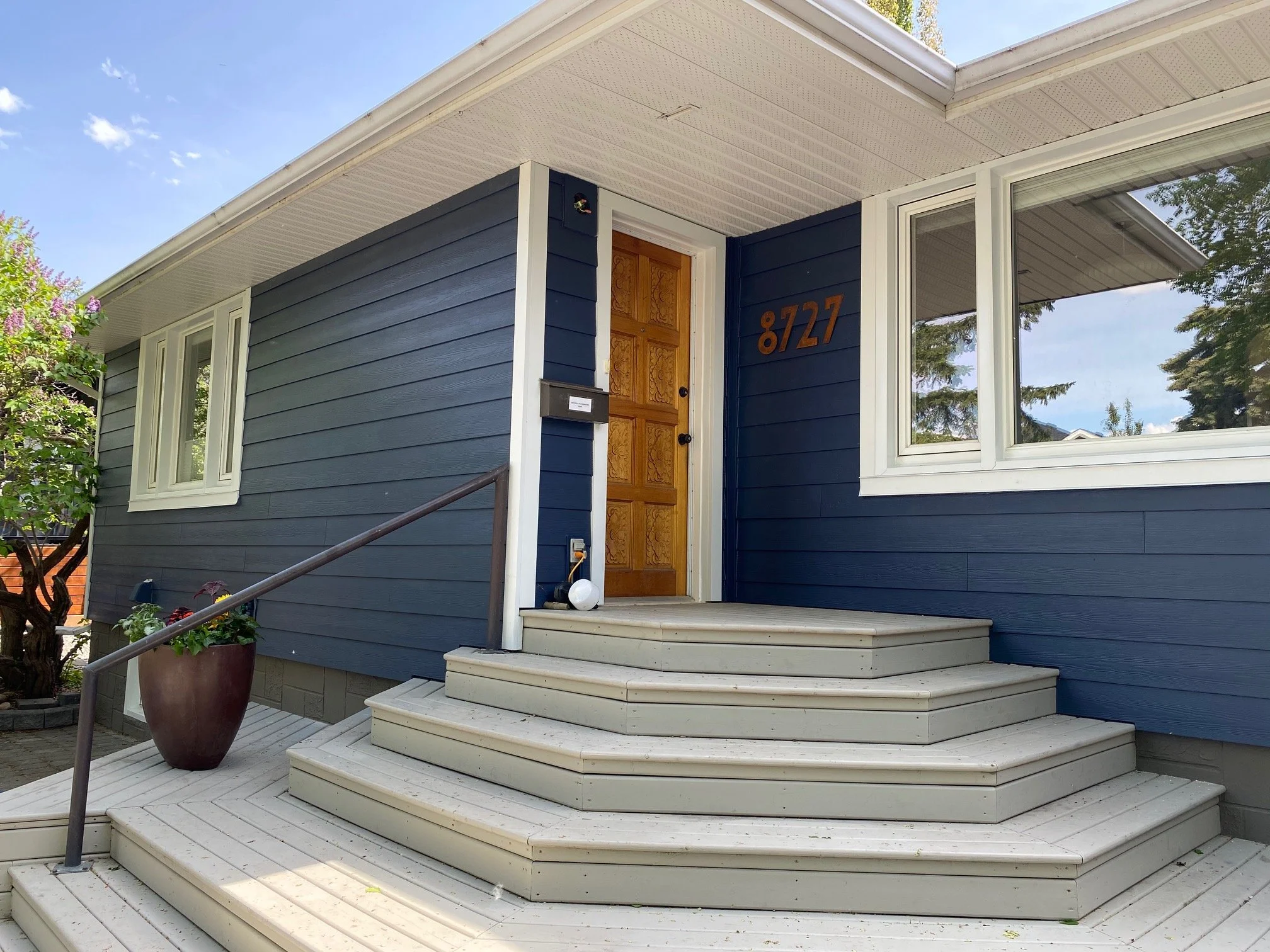 Deep Ocean Hardie Front Facade in Edmonton