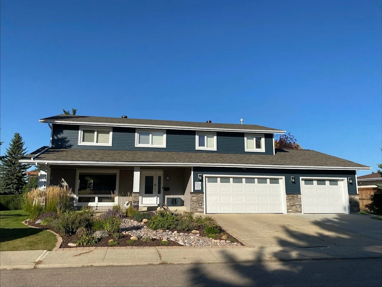 royal-wedgewood-siding-edmonton-ab.jpeg