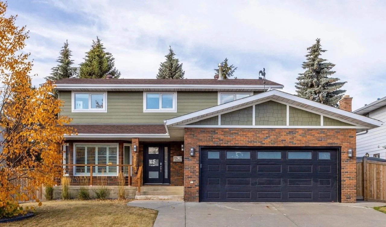Edmonton area home with fiber cement siding in Mountain Sage.