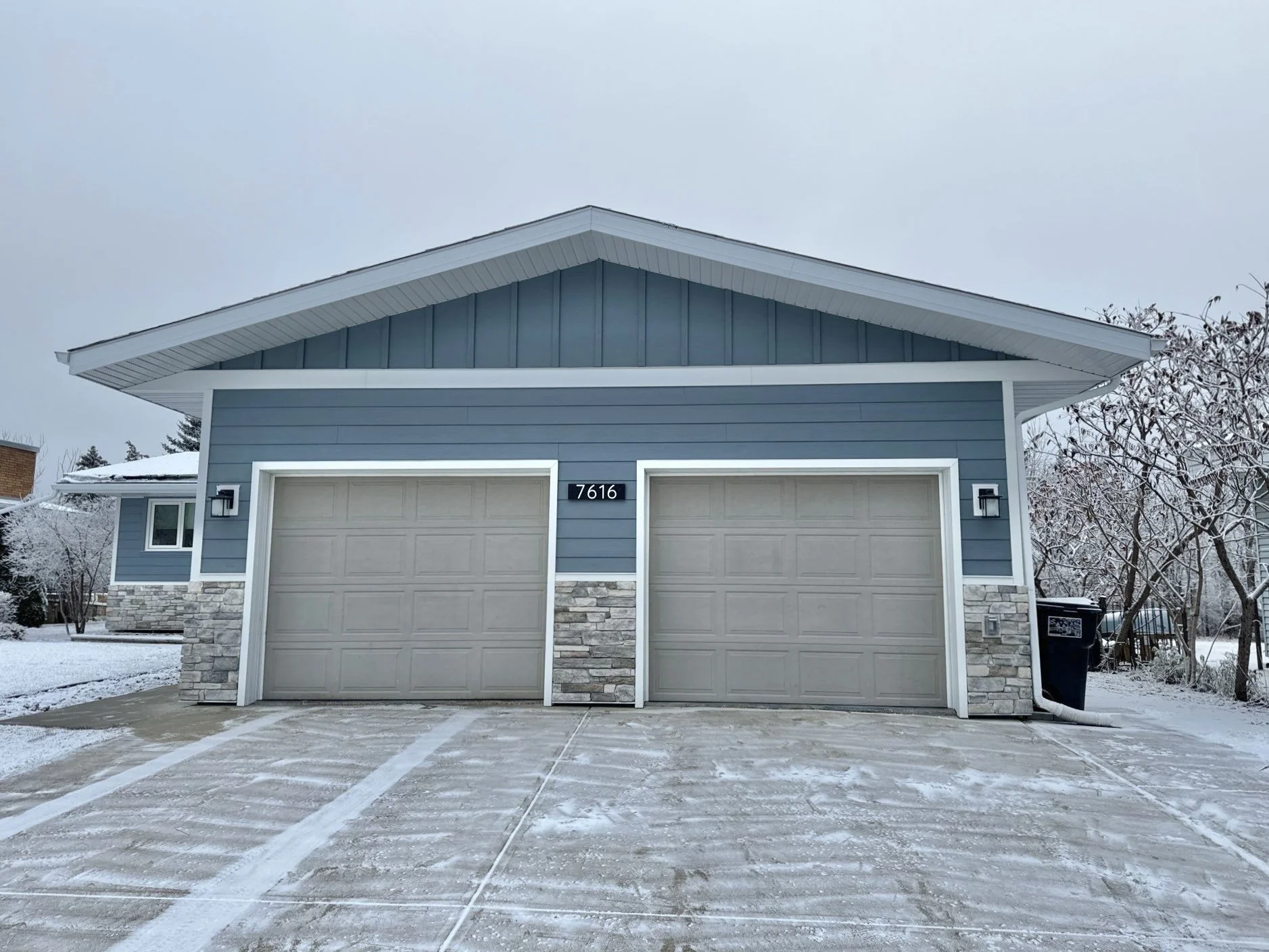 blue-siding-with-white-trims-edmonton-ab.jpg