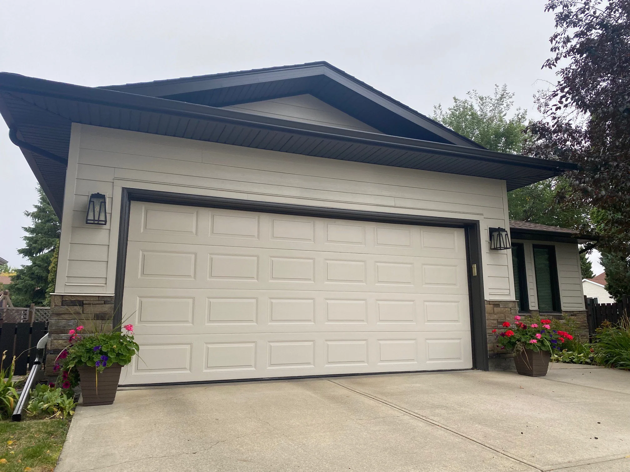 Cobblestone Hardie Plank.jpg