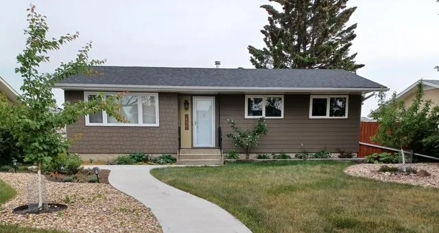 Hardie Shingle and Plank on Edmonton area bungalow