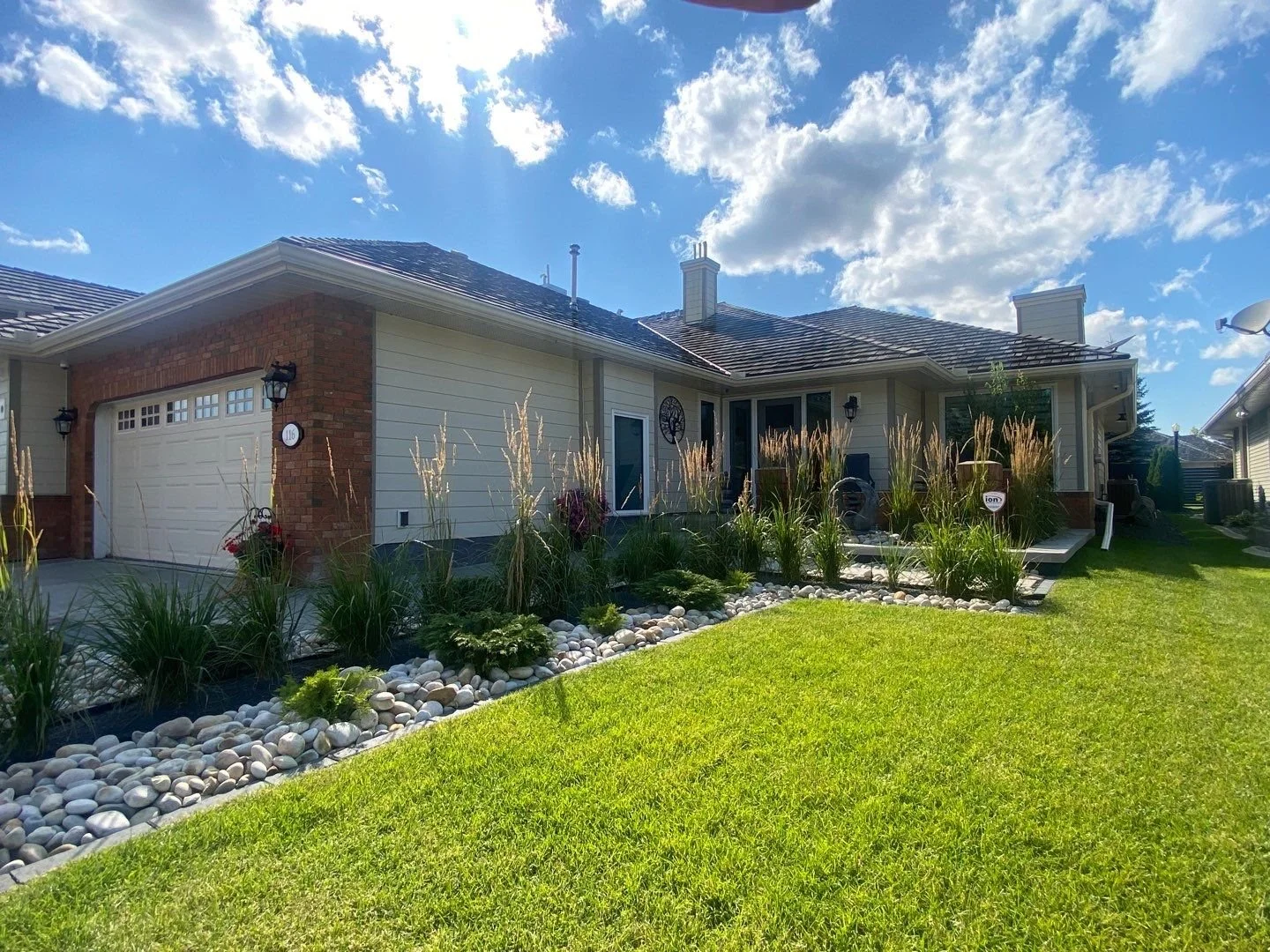 Hardie Plank Navajo Beige with red brick Edmonton
