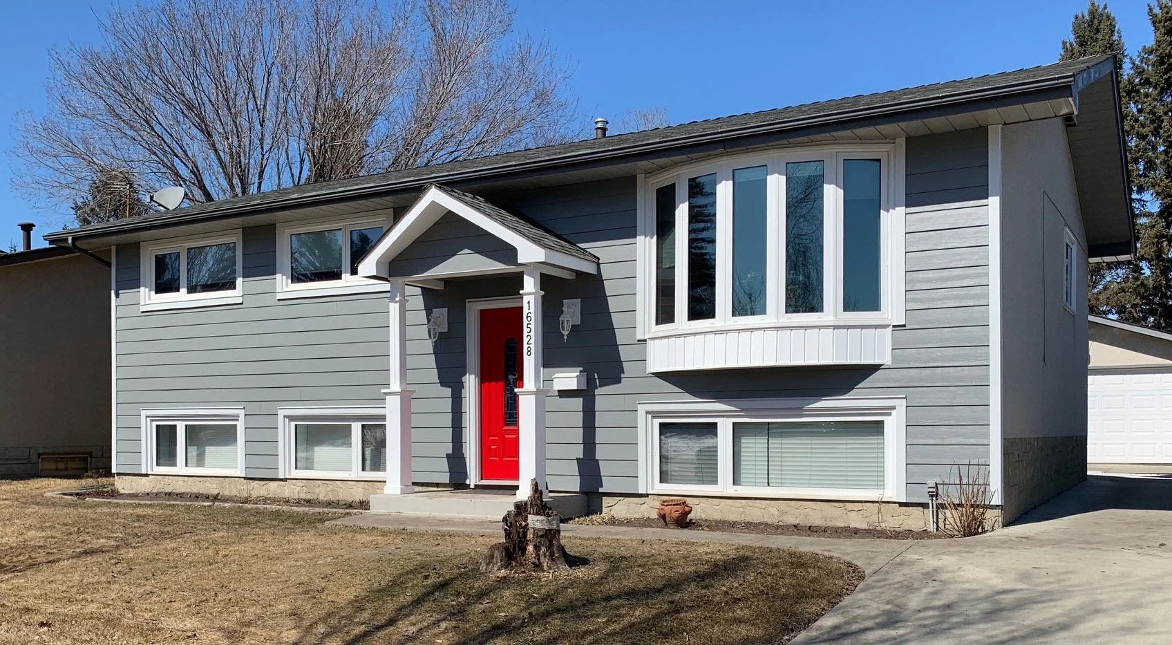 Gray Slate Hardie Plank on Edmonton Raised Bungalow