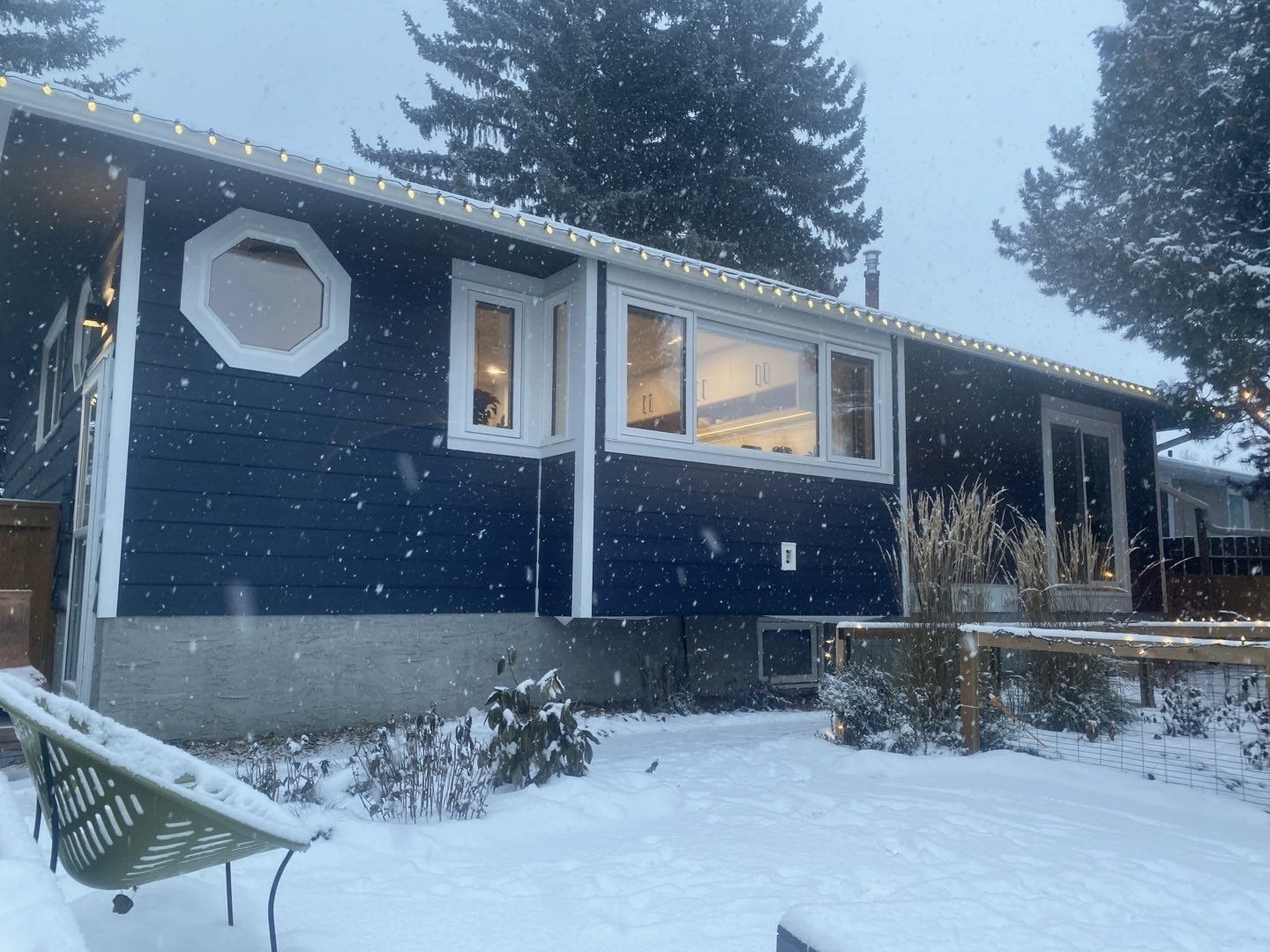 Deep Ocean Hardie Plank on rear of Edmonton bungalow