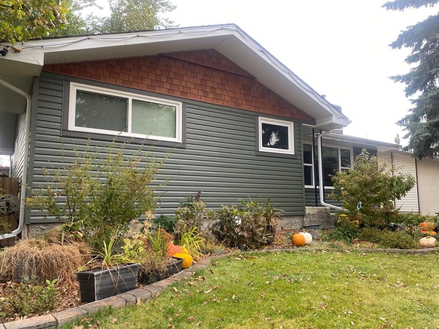 Mitten Muskoka Green Siding