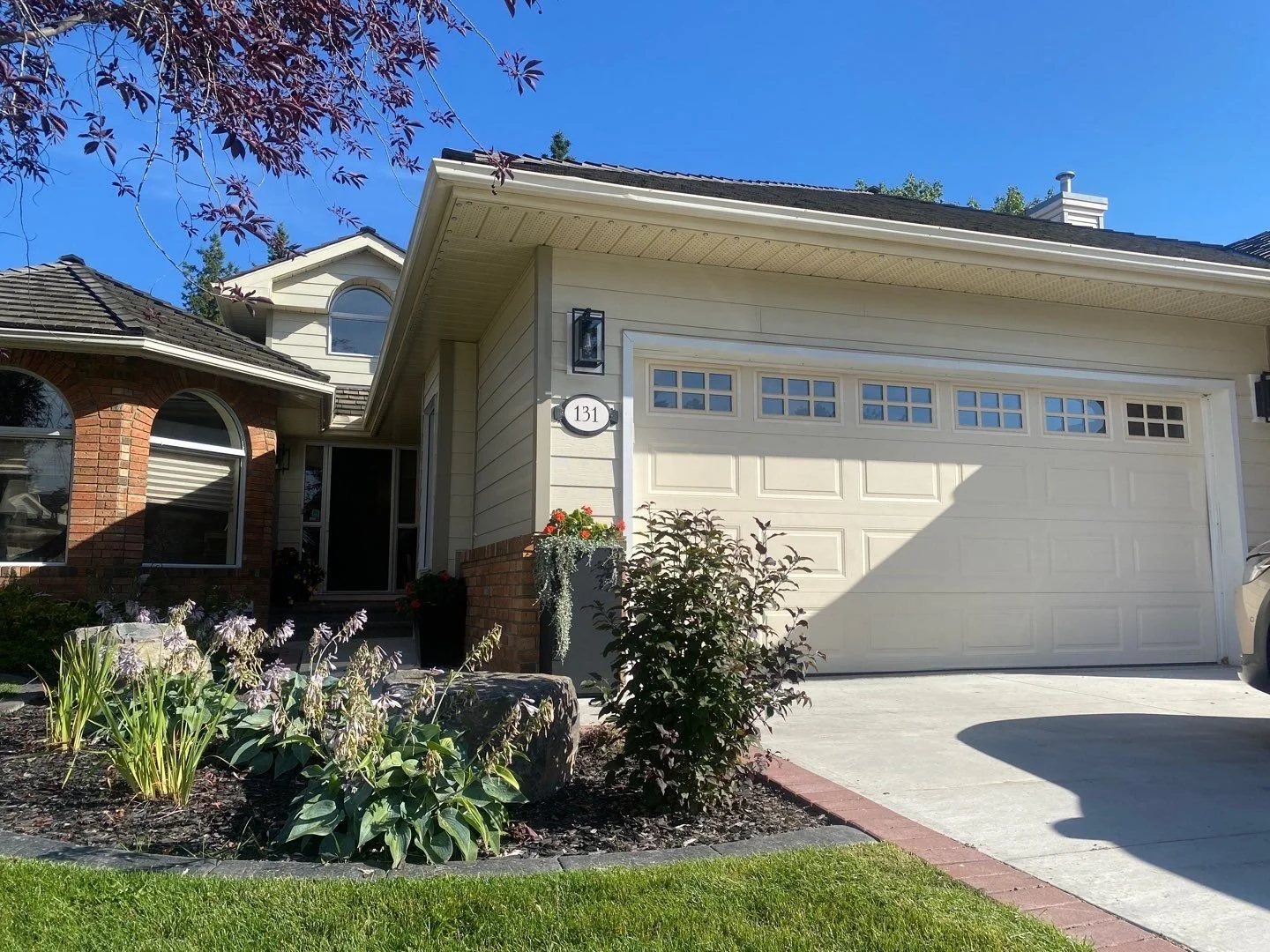 Hardie Board siding in Navajo Beige Edmonton