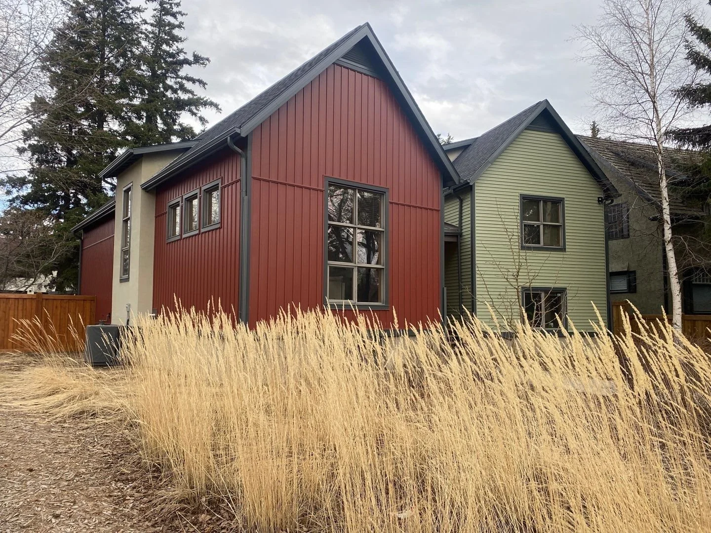 Unique Edmonton area home featuring new vinyl siding from Mitten.