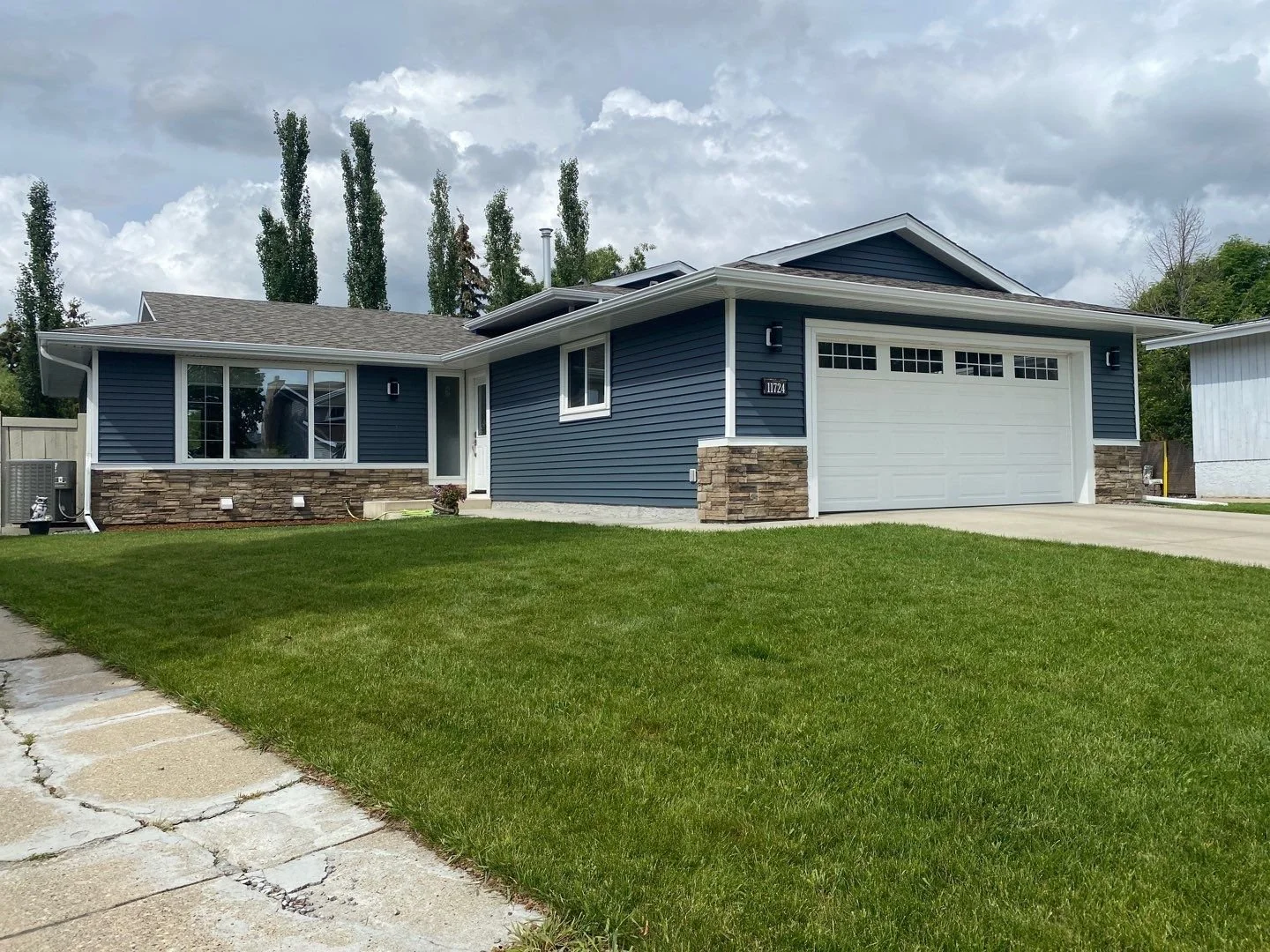 Royal Midnight Surf Siding, Versetta Plum Creek